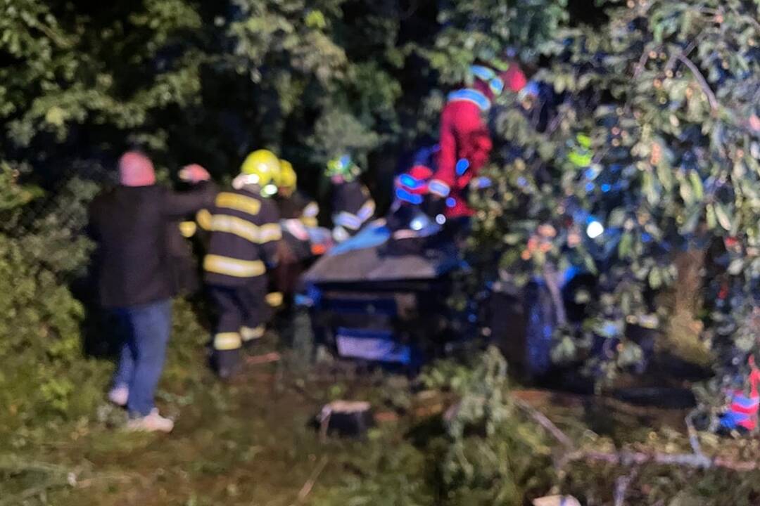 FOTO: Tragická nehoda vo Veľkej Mači. O život prišli traja ľudia, foto 3