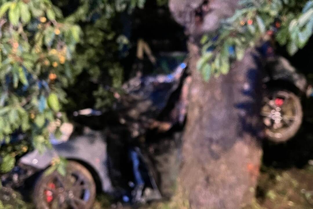FOTO: Tragická nehoda vo Veľkej Mači. O život prišli traja ľudia, foto 4