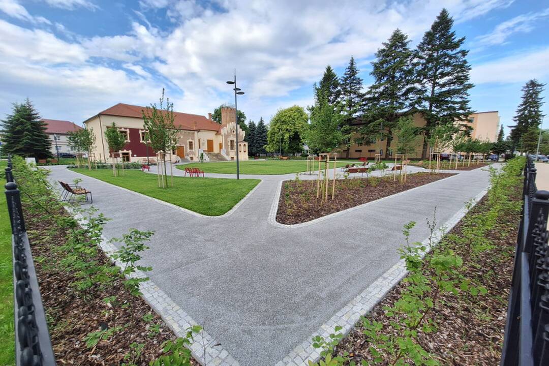 FOTO: Park v areáli mestského múzea v Senici, foto 1