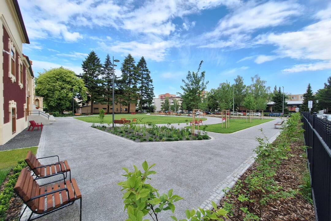 FOTO: Park v areáli mestského múzea v Senici, foto 2