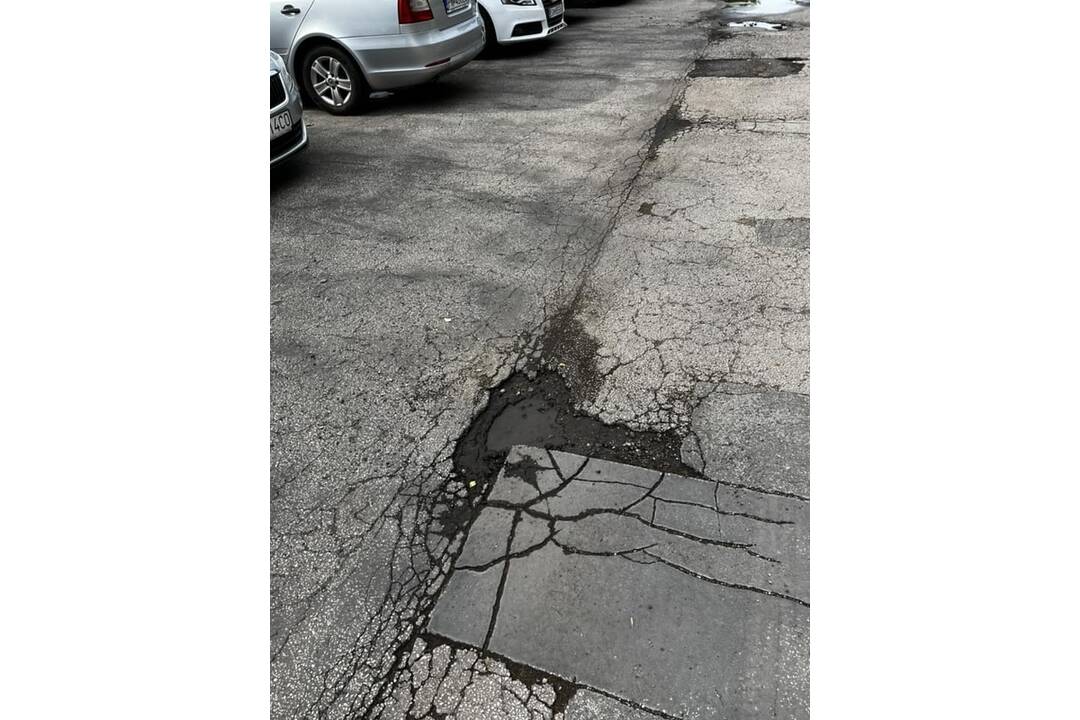 FOTO: Výtlky na cestách v Piešťanoch, foto 2