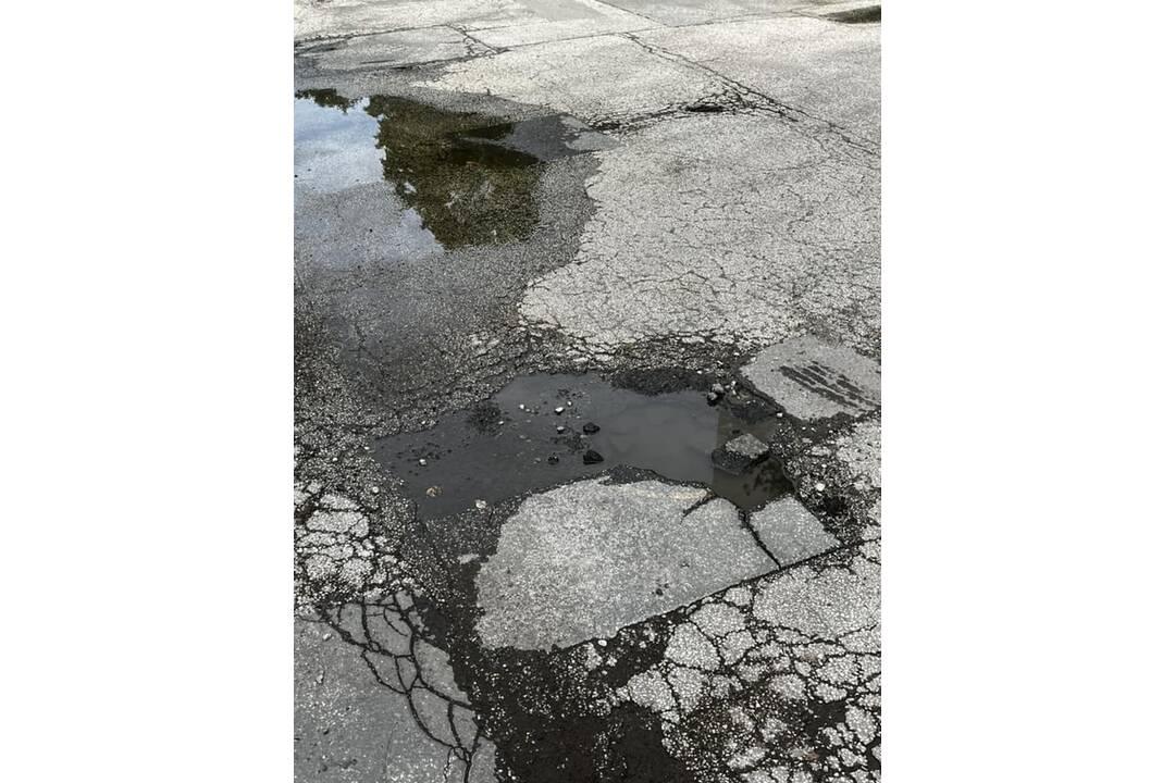 FOTO: Výtlky na cestách v Piešťanoch, foto 3