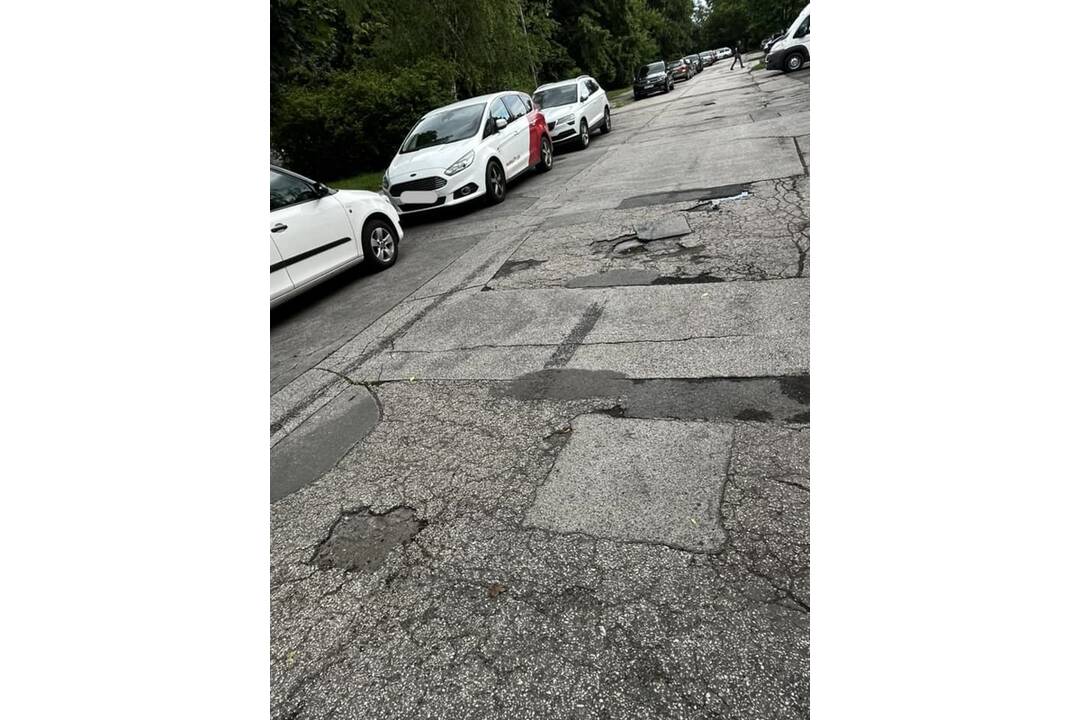 FOTO: Výtlky na cestách v Piešťanoch, foto 4