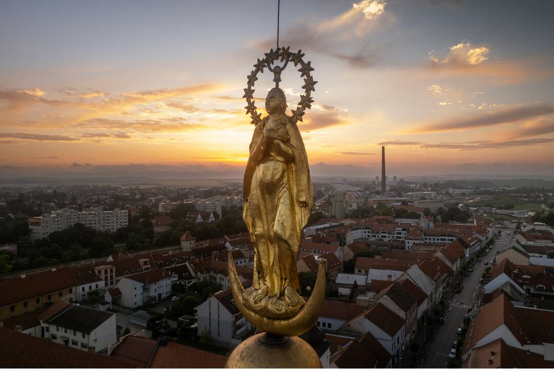 FOTO: Socha Panny Mária na mestskej veži, foto 3