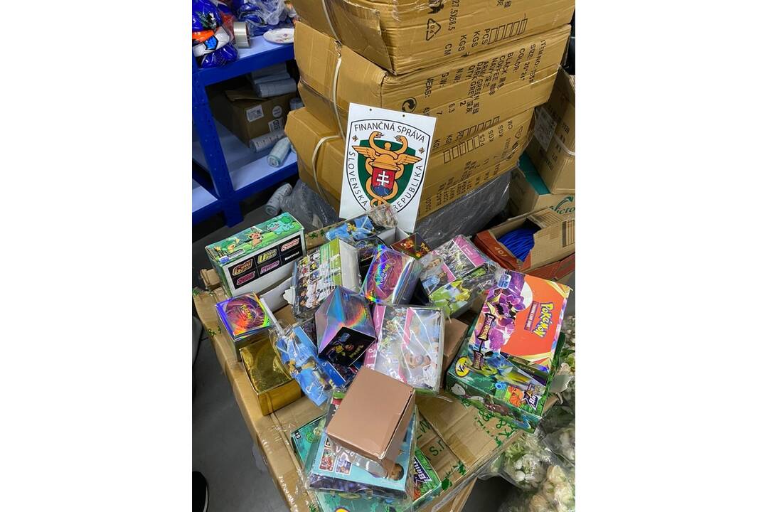 FOTO: Finančná správa zaistila tisíce falšovaných výrobkov známych značiek, foto 3