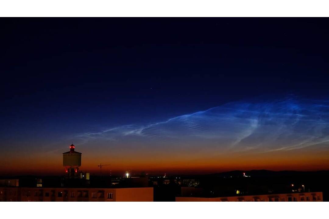 FOTO: Nočné svietiace oblaky nad Trnavou, foto 1