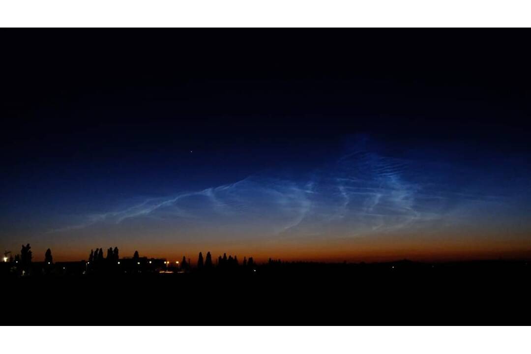 FOTO: Nočné svietiace oblaky nad Trnavou, foto 4