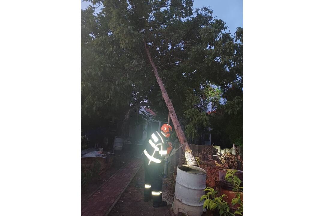 FOTO: Zásah hasičov po búrkach, foto 4