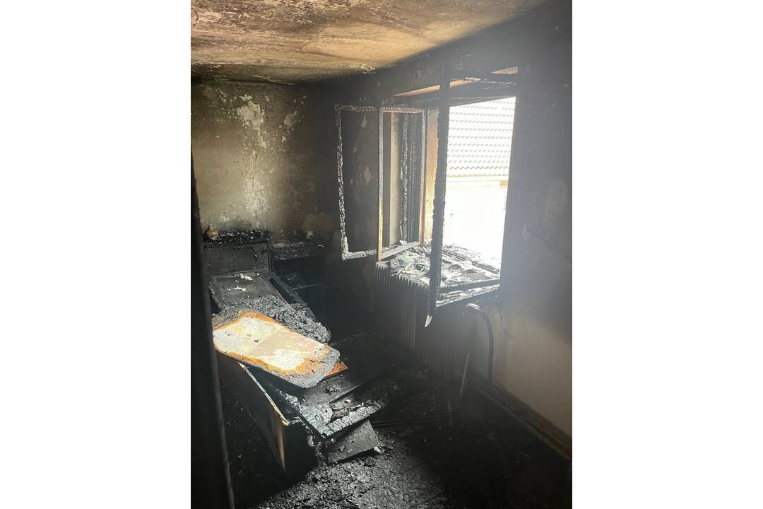 FOTO: Požiar kamióna a rodinného domu, foto 4