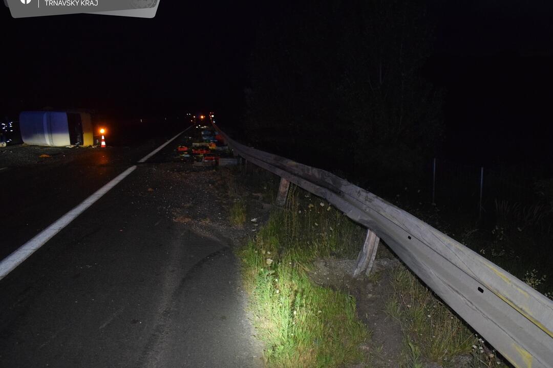 FOTO: Nešťastný diaľničný úsek pri Piešťanoch. Za 15 minút hneď 2 nehody!, foto 3