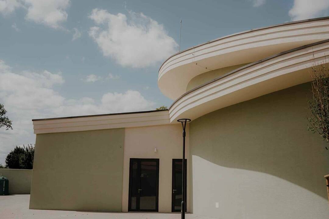 FOTO: Cintorín v Zavare prešiel obnovou: Nové chodníky, osvetlenie a pamätník nenarodeným deťom, foto 11