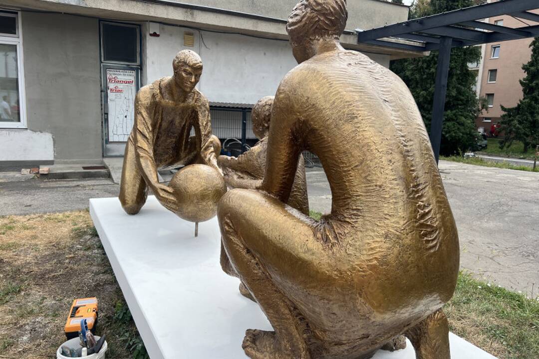 FOTO: Zrekonštruované súsošie sediacej rodiny „na vŕšku“, foto 5