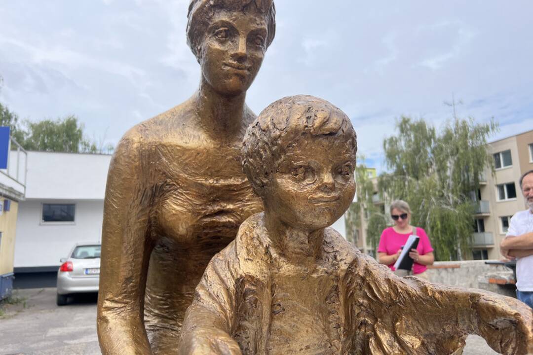 FOTO: Zrekonštruované súsošie sediacej rodiny „na vŕšku“, foto 7