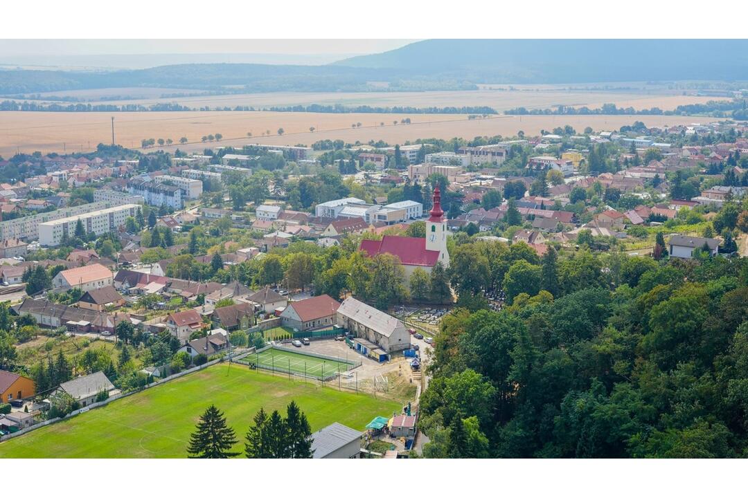 FOTO: Smolenický zámok otvára svoje brány turistom. Na prechádzke históriou uvidíte honosný interiér aj krásne výhľady, foto 4