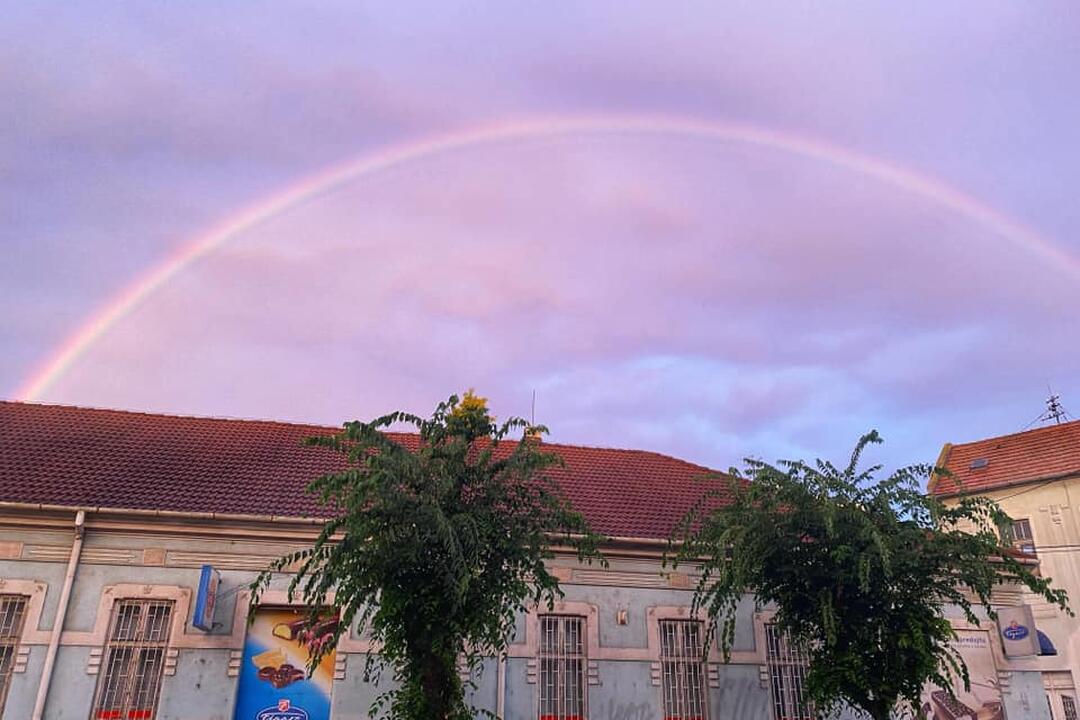 FOTO: Nad Trnavou sa objavila krásna dúha. Takto ju zachytili obyvatelia, foto 1