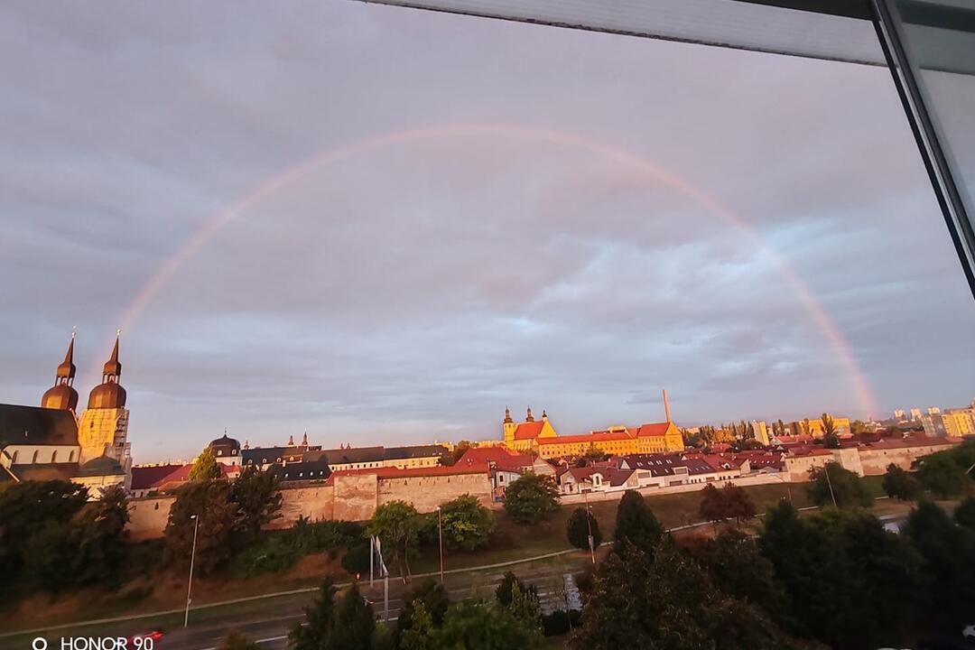 FOTO: Nad Trnavou sa objavila krásna dúha. Takto ju zachytili obyvatelia, foto 4