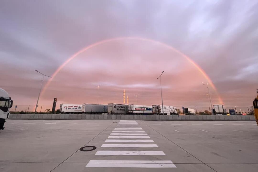 FOTO: Nad Trnavou sa objavila krásna dúha. Takto ju zachytili obyvatelia, foto 5