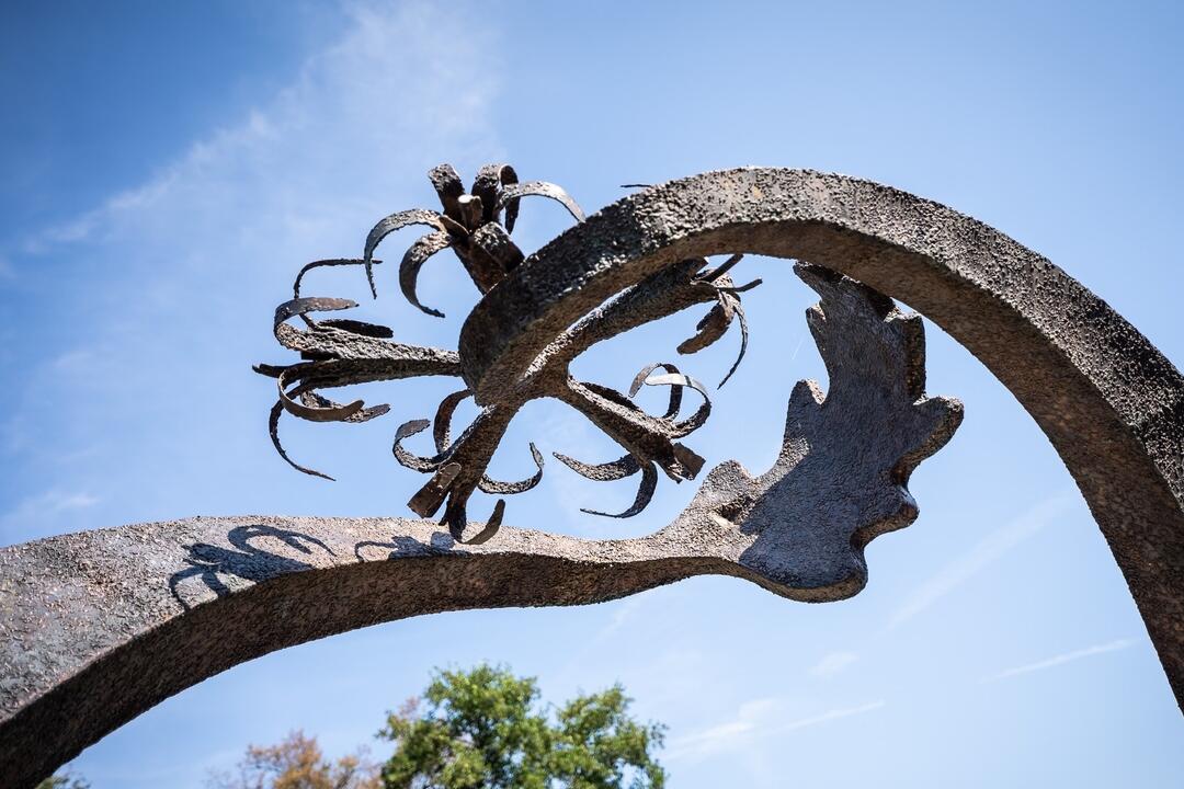 FOTO: Trnavský kraj spolupracuje s taiwanským regiónom. Pošle doň túto sochu, foto 3