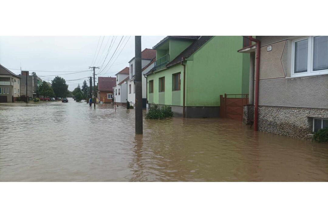 FOTO: V obci Radošovce zaplavilo vyše 50 domov, foto 1