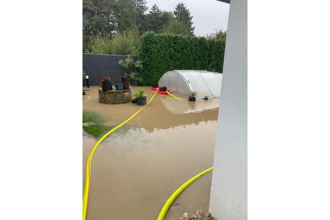 FOTO: V obci Radošovce zaplavilo vyše 50 domov, foto 9