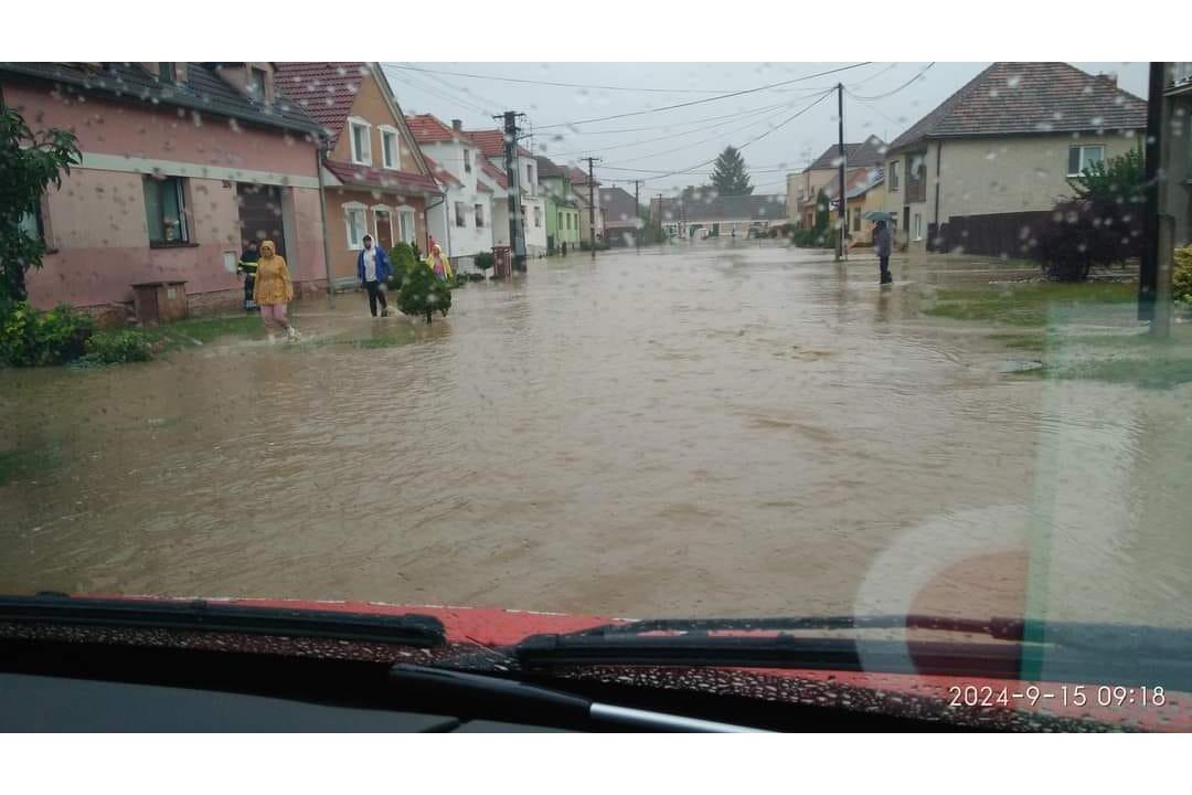 FOTO: V obci Radošovce zaplavilo vyše 50 domov, foto 17