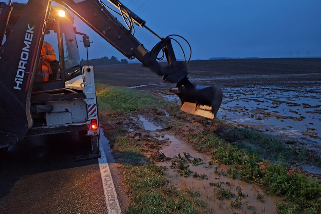 FOTO: Takto zasiahli povodne Senicu , foto 5