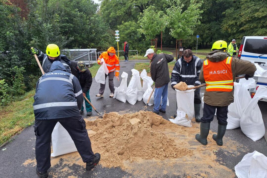 FOTO: Takto zasiahli povodne Senicu , foto 7