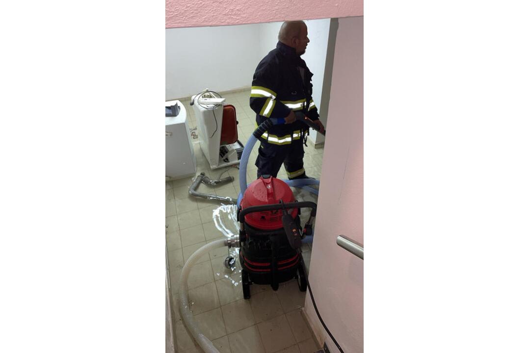 FOTO: Takto zasiahli povodne Senicu , foto 9