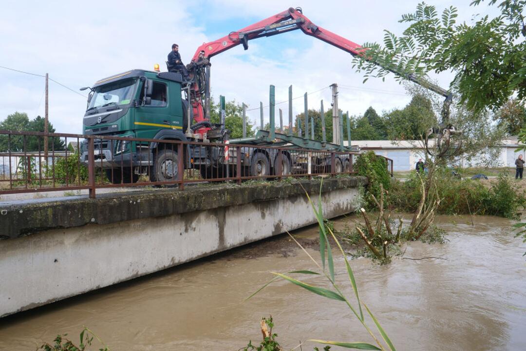 FOTO: Takto zasiahli povodne Senicu , foto 13
