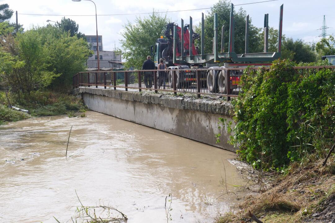 FOTO: Takto zasiahli povodne Senicu , foto 15