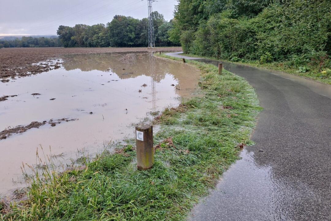 FOTO: Takto zasiahli povodne Senicu , foto 19