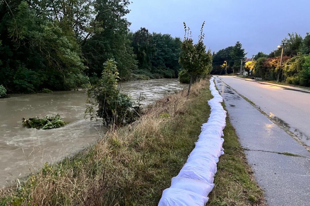 FOTO: Takto zasiahli povodne Senicu , foto 20
