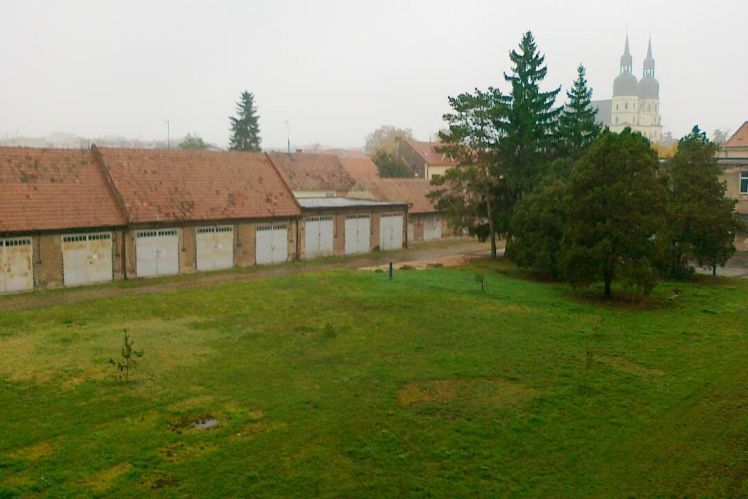 FOTO: Kedysi tu chodili mladí muži na vojnu. Takto vyzerajú bývalé vojenské kasárne dnes., foto 2