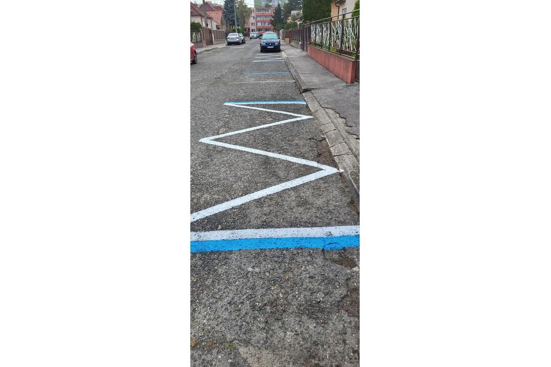 FOTO: Senica zmenila organizáciu dopravy v okolí gymnázia, foto 6