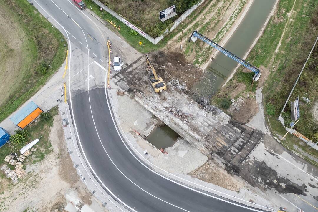 FOTO: Odstraňovanie starého mosta pri Holíči, foto 3