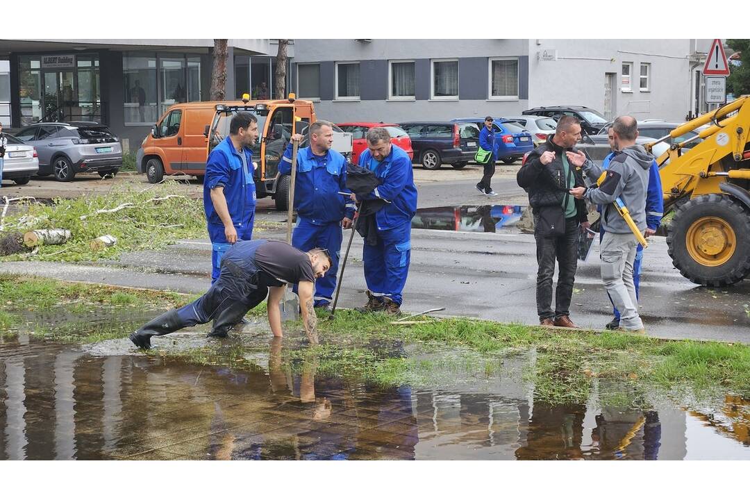 FOTO: Prasknuté vodovodné potrubie v Galante, foto 3