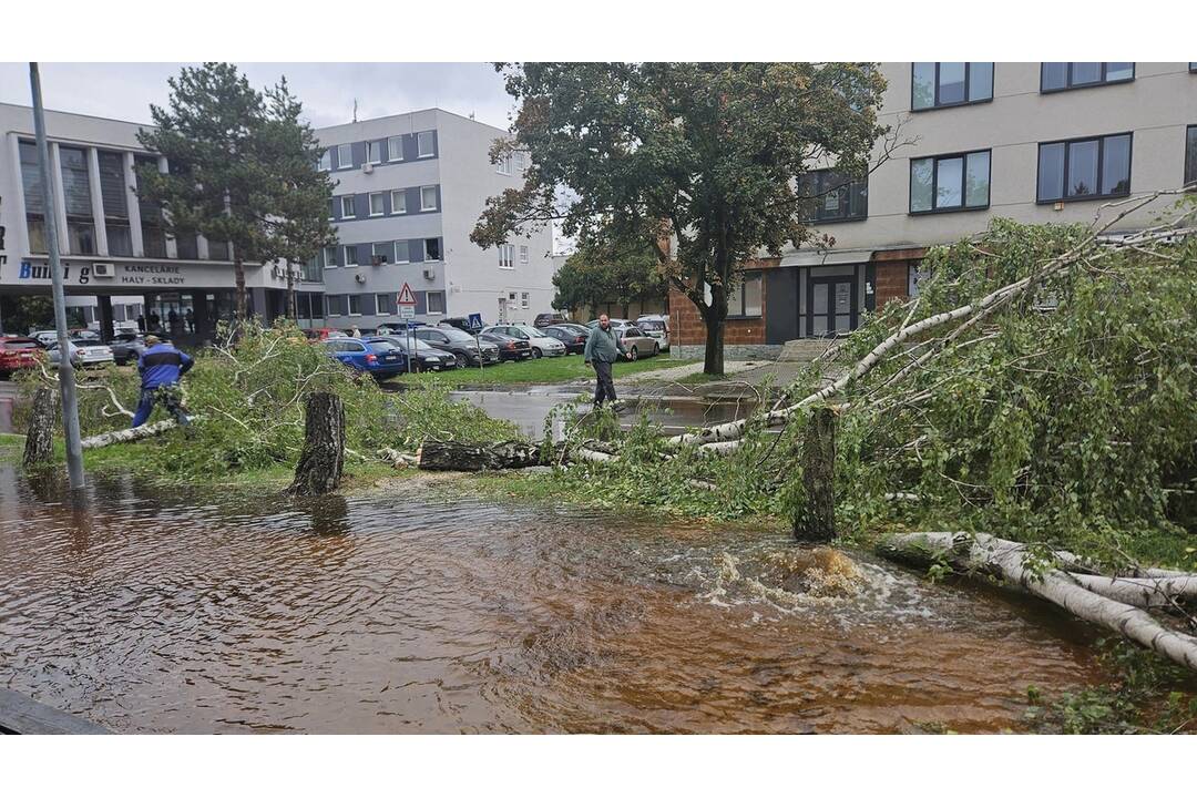 FOTO: Prasknuté vodovodné potrubie v Galante, foto 4
