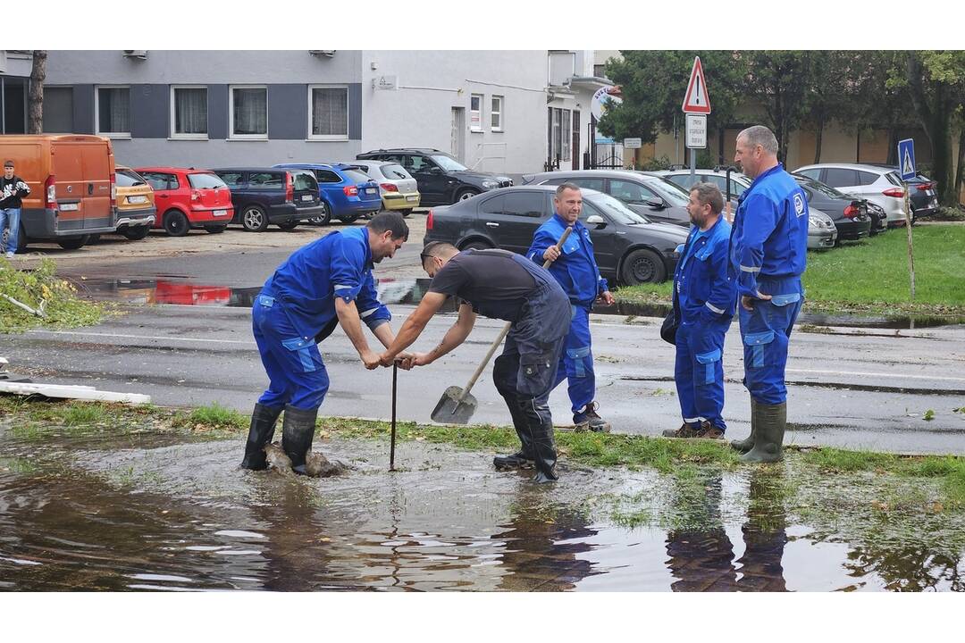 FOTO: Prasknuté vodovodné potrubie v Galante, foto 6