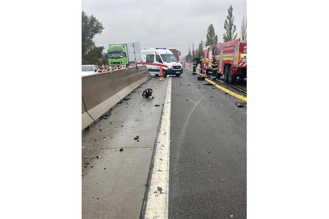 FOTO: Nehoda na D1 za Hlohovcom, foto 4
