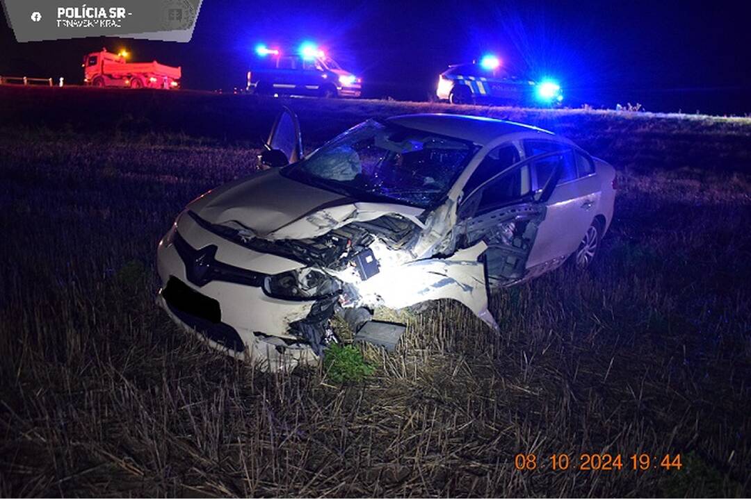 FOTO: Dopravná nehoda medzi obcami Drahovce a Madunice, foto 4