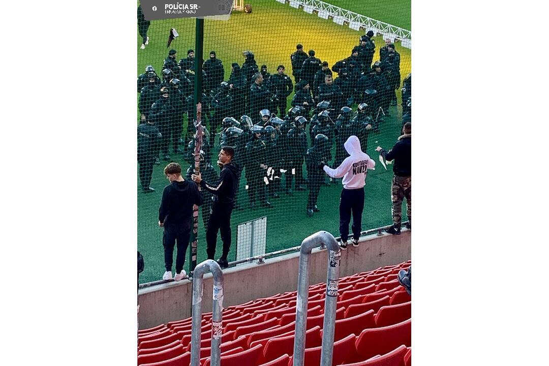 FOTO: Na derby medzi Spartakom a Slovanom trénujú aj policajti, foto 6