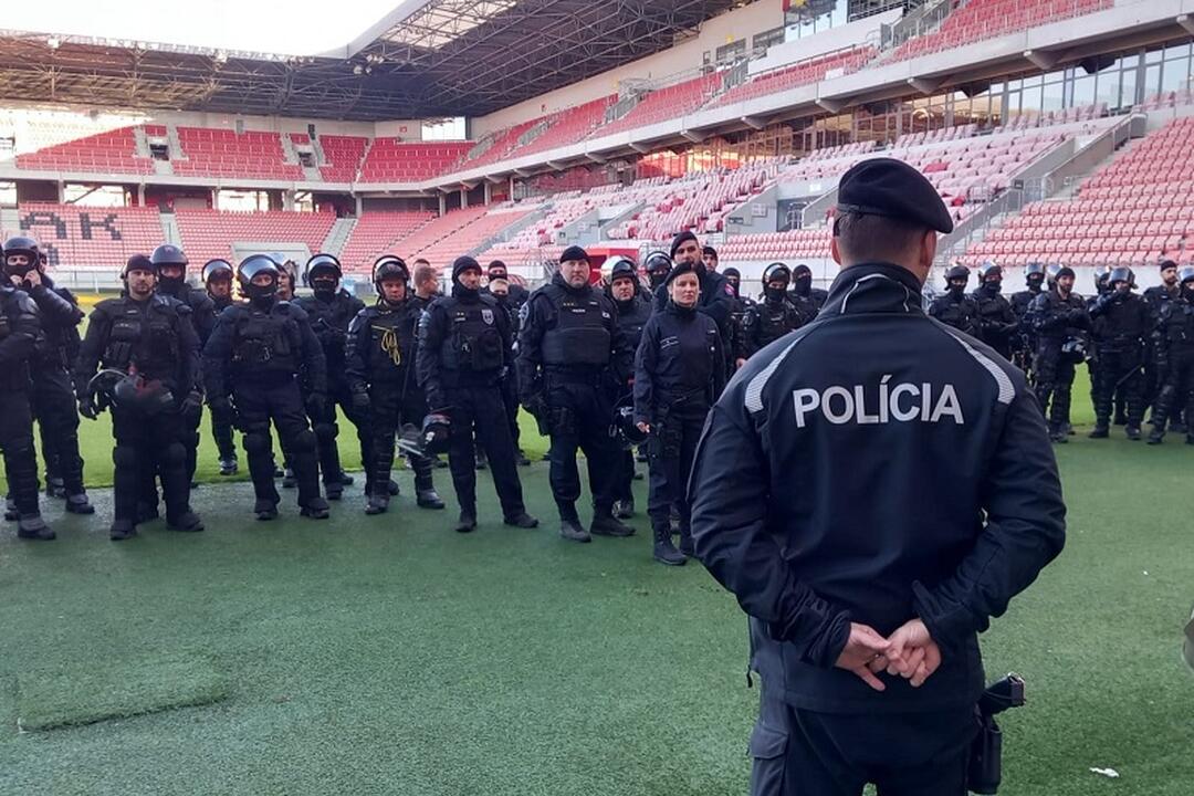 FOTO: Na derby medzi Spartakom a Slovanom trénujú aj policajti, foto 11