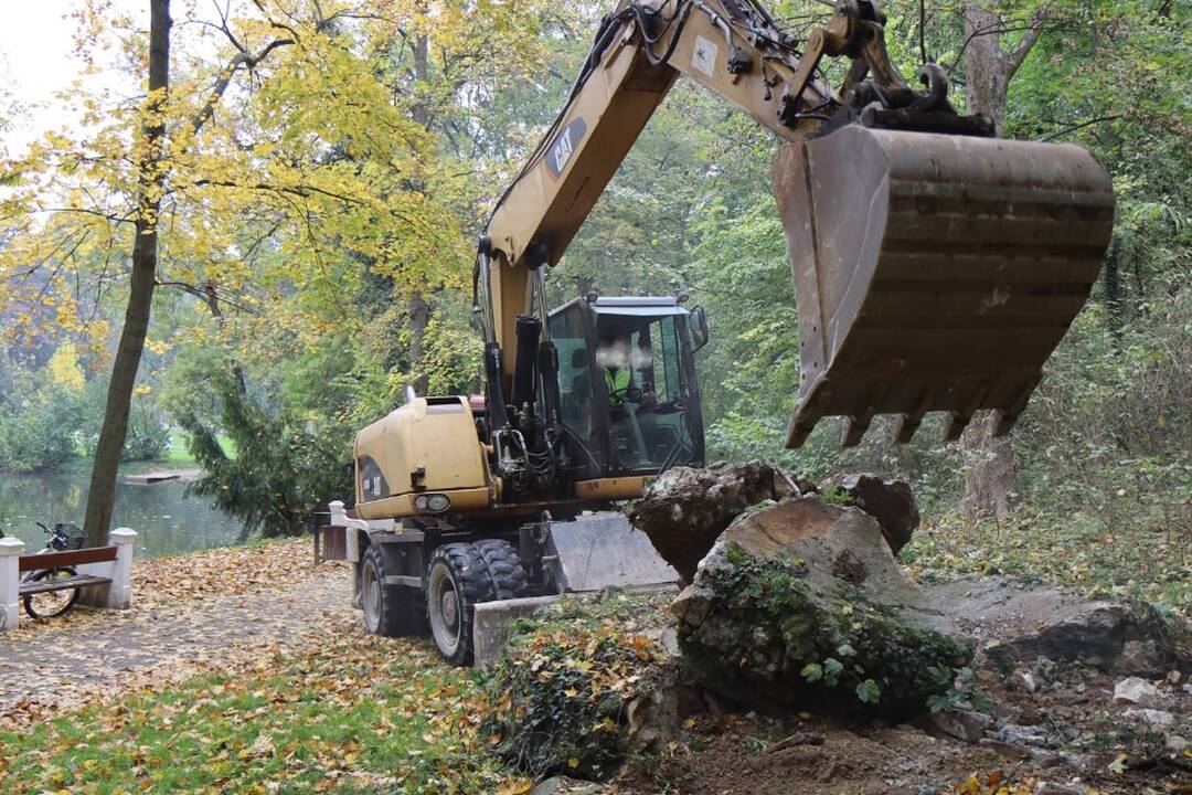 FOTO: Fontána pod grottou v Zámockej záhrade je minulosťou, foto 2