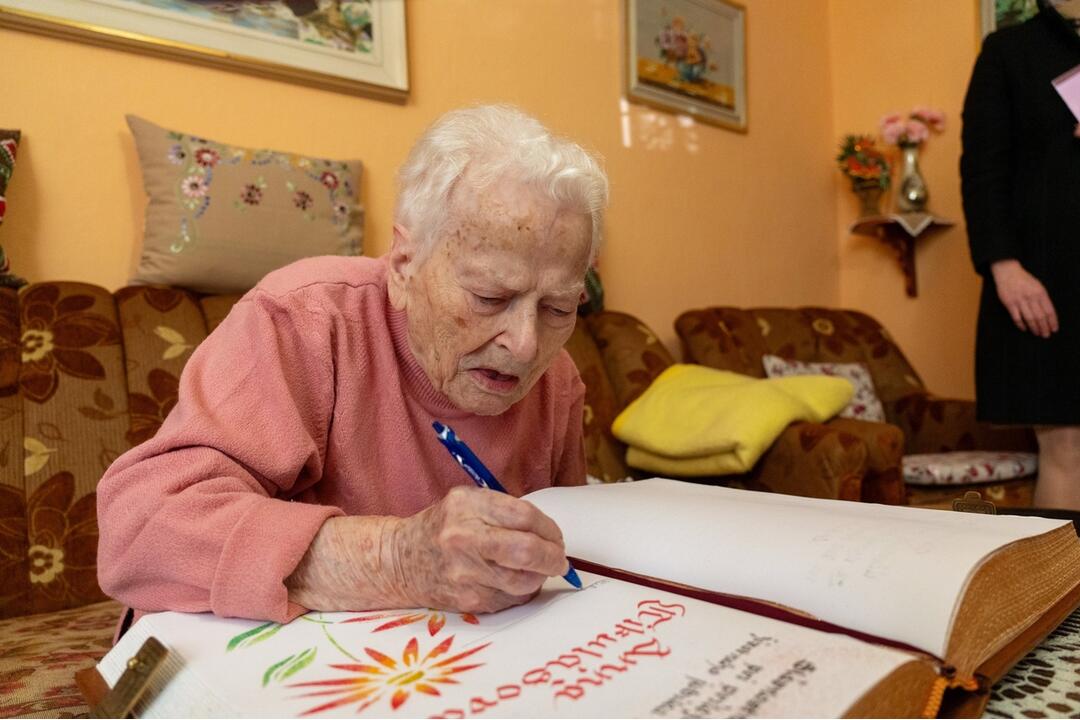 FOTO: Anna zo Skalice sa dožila významného životného jubilea 100 rokov, foto 4