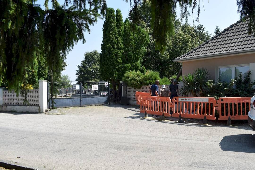 FOTO: Pamiatkari objavili v Dubovanoch loch, foto 1