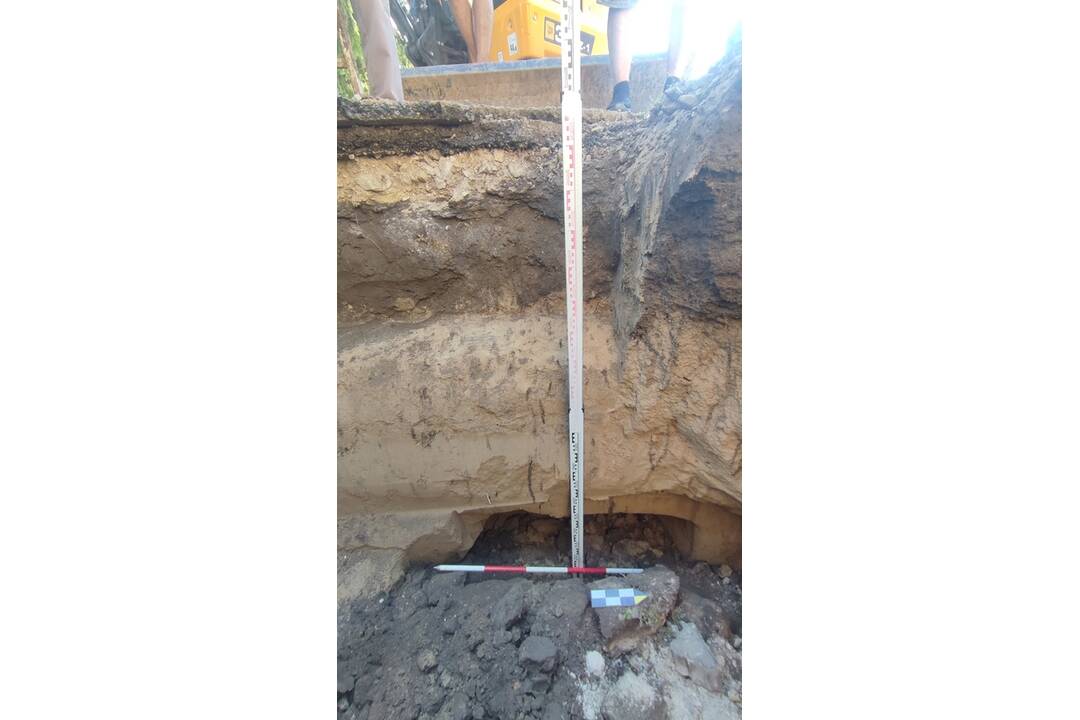 FOTO: Pamiatkari objavili v Dubovanoch loch, foto 8