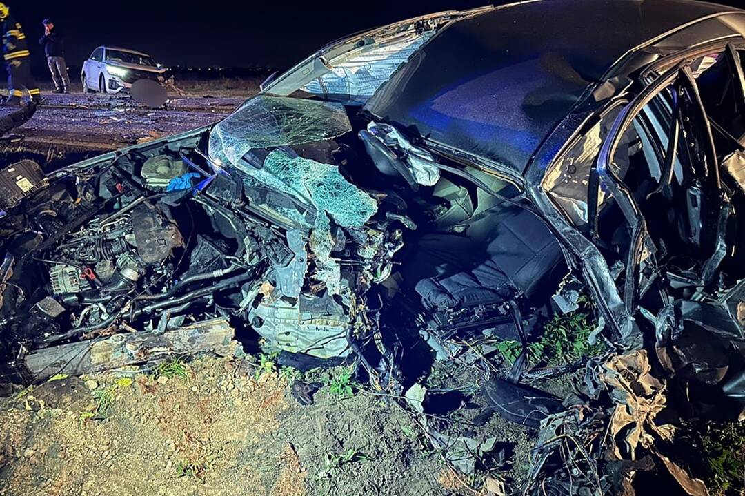 FOTO: Tragická dopravná nehoda medzi mestom Sládkovičovo a obcou Veľké Úľany, foto 1
