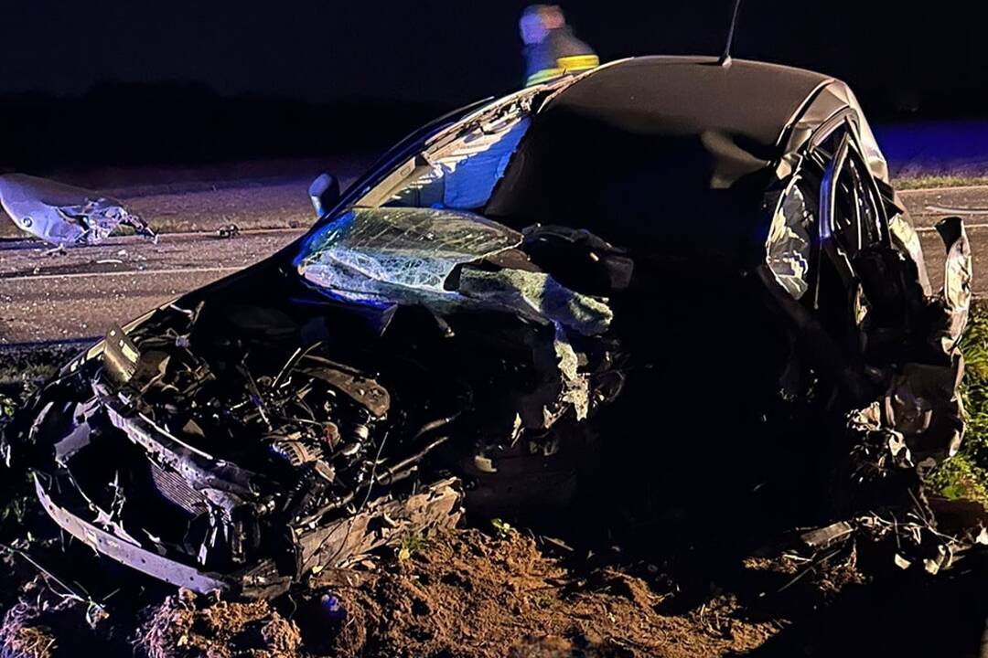 FOTO: Tragická dopravná nehoda medzi mestom Sládkovičovo a obcou Veľké Úľany, foto 3