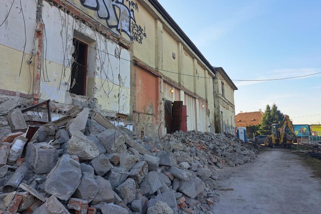 FOTO: V Leopoldove rekonštruujú mestské kino, foto 13