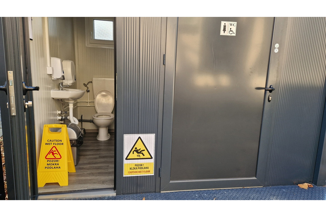 FOTO: V Piešťanoch pribudli verejné toalety. Kde ich nájdete a aký je poplatok?, foto 2